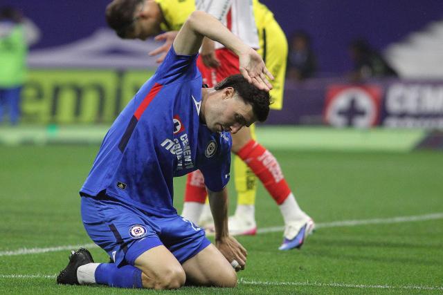Cruz Azul's Argentine forward #20 Jose Paradela reacts during the Liga MX Clausura football match between Cruz Azul and Necaxa at Banorte Stadium in Mexico City on April 26, 2026. (Photo by Victor Cruz / AFP)