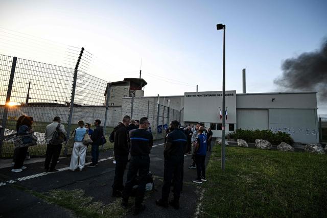 Striking penitentiary staff block access to the entrance of the prison in Beziers, southern France, on April 27, 2026, after the CGT and Ufap-Unsa unions called for a blockade of prisons to draw attention to prison overcrowding and “fill the 5,000 vacant positions.” (Photo by Gabriel BOUYS / AFP)