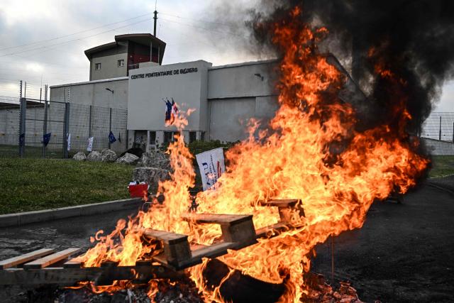 Penitentiary staff take part in a day of strike, blocking off access at the entrance of the prison of Beziers, southern France, on April 27, 2026. CGT and Ufap-Unsa unions call for a blockade of prisons on Monday, April 27 to alert about prison overcrowding and "fill the 5,000 missing positions." (Photo by Gabriel BOUYS / AFP)