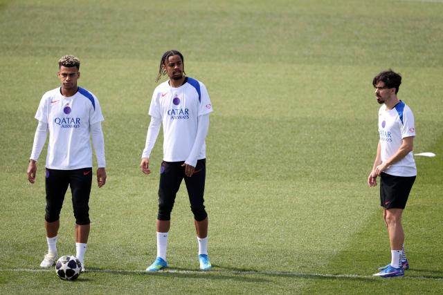 (L-R) Paris Saint-Germain's French midfielder #14 Desire Doue, Paris Saint-Germain's French forward #29 Bradley Barcola and Paris Saint-Germain's Portuguese midfielder #17 Vitinha take part in a training session of French football club Paris Saint-Germain a day ahead of their UEFA Champions League semi-final match against German club FC Bayern Munich at the PSG Campus in Poissy, north-west of Paris, on April 27, 2026. (Photo by FRANCK FIFE / AFP)