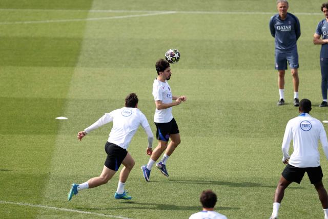 Paris Saint-Germain's Portuguese midfielder #17 Vitinha (C) takes part in a training session of French football club Paris Saint-Germain a day ahead of their UEFA Champions League semi-final match against German club FC Bayern Munich at the PSG Campus in Poissy, north-west of Paris, on April 27, 2026. (Photo by FRANCK FIFE / AFP)