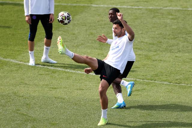 Paris Saint-Germain's Portuguese defender #25 Nuno Mendes (L, up) and Paris Saint-Germain's Portuguese forward #09 Goncalo Ramos take part in a training session of French football club Paris Saint-Germain a day ahead of their UEFA Champions League semi-final match against German club FC Bayern Munich at the PSG Campus in Poissy, north-west of Paris, on April 27, 2026. (Photo by FRANCK FIFE / AFP)