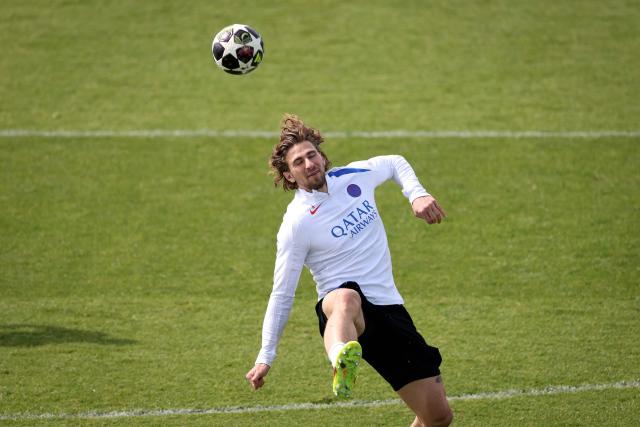 Paris Saint-Germain's Ukrainian defender #06 Illia Zabarnyi takes part in a training session of French football club Paris Saint-Germain a day ahead of their UEFA Champions League semi-final match against German club FC Bayern Munich at the PSG Campus in Poissy, north-west of Paris, on April 27, 2026. (Photo by FRANCK FIFE / AFP)