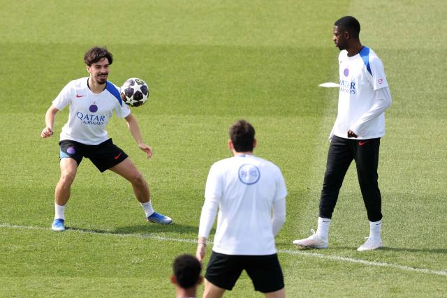 Paris Saint-Germain's Portuguese midfielder #17 Vitinha (L) and Paris Saint-Germain's French forward #10 Ousmane Dembele take part in a training session of French football club Paris Saint-Germain a day ahead of their UEFA Champions League semi-final match against German club FC Bayern Munich at the PSG Campus in Poissy, north-west of Paris, on April 27, 2026. (Photo by FRANCK FIFE / AFP)