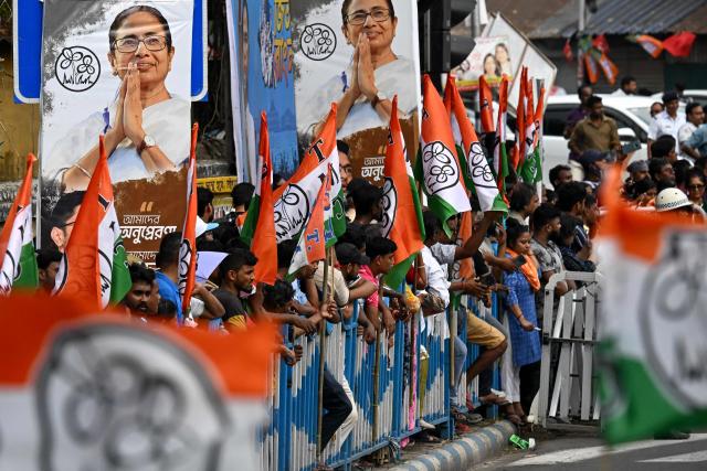Supporters of the All India Trinamool Congress party attend a rally of Chief Minister of West Bengal Mamata Banerjee ahead of the second phase of the legislative assembly elections in Kolkata on April 27, 2026. (Photo by Dibyangshu SARKAR / AFP)