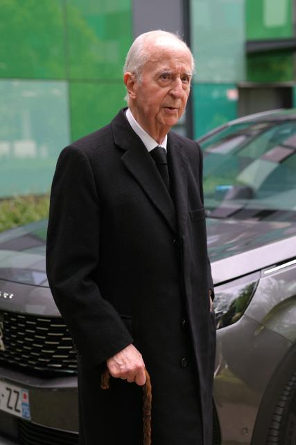 French former Prime Minister Edouard Balladur arrives for a military parade to mark the naming of the Ministry of the Armed Forces’ main auditorium after Pierre Messmer, at The Invalides in Paris on April 27, 2026. (Photo by Thomas SAMSON / AFP)