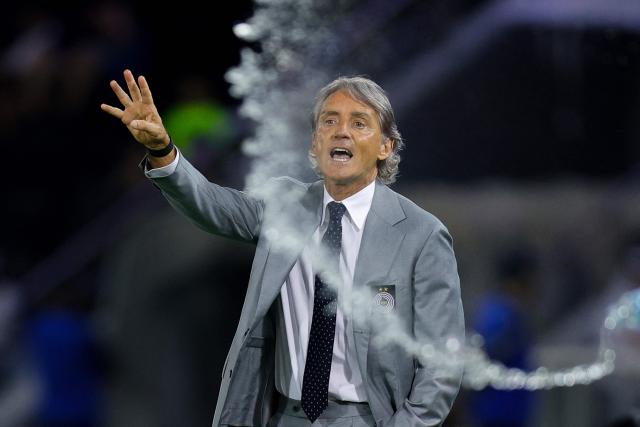 Sadd's Italian coach Roberto Mancini instructs his players during the Qatar Stars League match between Al-Sadd and Al-Shamal at Jassim Bin Hamad Stadium in Doha on April 27, 2026. (Photo by Karim JAAFAR / AFP)