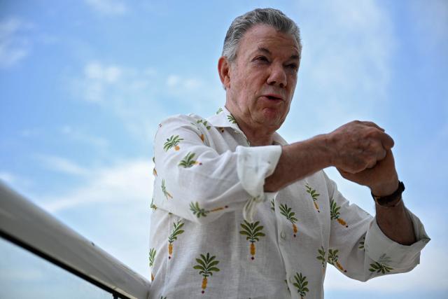 Colombia's former president (2010-2018) Juan Manuel Santos gestures as he speaks during an interview with AFP in the sidelines of the First Conference Transitioning away from Fossil Fuels at Port Beach in Santa Marta, on April 27, 2026. (Photo by Raul ARBOLEDA / AFP)
