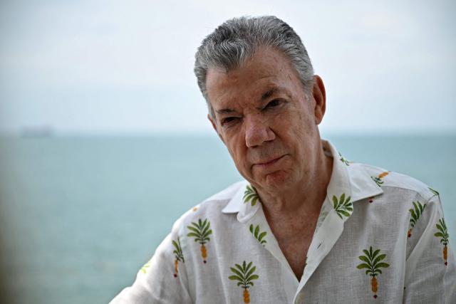 Colombia's former president (2010-2018) Juan Manuel Santos poses during an interview with AFP in the sidelines of the First Conference Transitioning away from Fossil Fuels at Port Beach in Santa Marta, on April 27, 2026. (Photo by Raul ARBOLEDA / AFP)