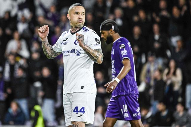 Patro Eisden's Belgian midfielder #44 Radja Nainggolan reacts during the Belgian "Challenger Pro League" Promotion's play-off semi-final second leg football game between Koninklijke Beerschot Voetbalclub Antwerpen and Koninklijke Patro Eisden Maasmechelen at the Olympic Stadium in Antwerp on April 27, 2026. (Photo by Tom Goyvaerts / Belga / AFP) / Belgium OUT