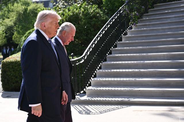 US President Donald Trump (L) greets Britain's King Charles III upon arrival at the South Portico of the White House in Washington, DC, on April 27, 2026. (Photo by Brendan SMIALOWSKI / AFP)