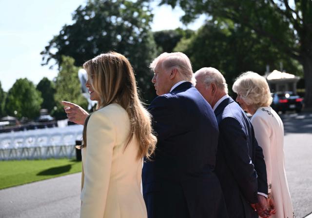 US President Donald Trump (C/L) and First Lady Melania Trump (L) pose for photos with Britain's King Charles III (C/R) and Britain's Queen Camilla upon their arrival at the South Portico of the White House in Washington, DC, on April 27, 2026. (Photo by Brendan SMIALOWSKI / AFP)