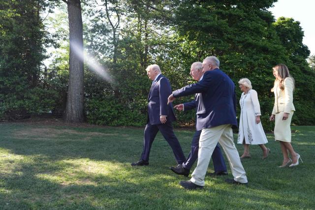 US President Donald Trump, First Lady Melania Trump, Britain's King Charles III and Queen Camilla tour the White House beehive on the South Lawn of the White House in Washington, DC, on April 27, 2026. (Photo by Alex Brandon / POOL / AFP)