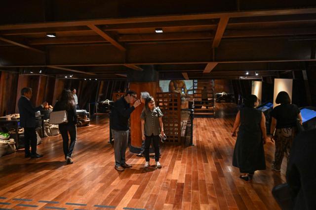 This photo taken on April 23, 2026 shows people visiting the Galeon Espiritu Santo, a full-scale representation of a 17th century galleon, on display at the Museo del Galeon in Manila. A full-size replica of a Spanish galleon stares out into Manila Bay, the centrepiece of a museum that will transport visitors back to the 17th century, when conscripted Philippine mariners birthed the era of globalisation. (Photo by Jam STA ROSA / AFP) / To go with AFP story Philippines-history-culture-Spain-shipping, FOCUS by Cecil MORELLA