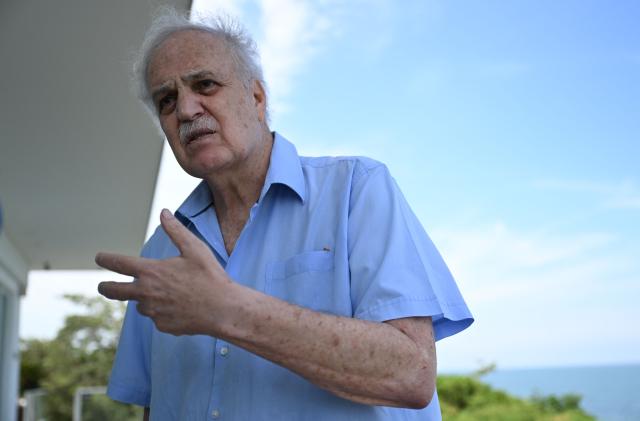 Brazilian scientist and meteorologist Carlos Nobre gestures as he speaks during an interview with AFP at the International Conference on the Just Transition Away from Fossil Fuels in Santa Marta, Colombia, on April 27, 2026. (Photo by Raul ARBOLEDA / AFP)