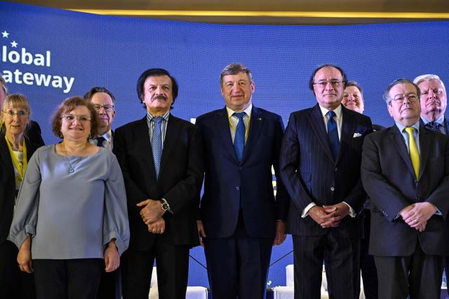 Pakistan’s Federal Minister for Finance and Revenue, Senator Muhammad Aurangzeb (centre R) and Special Assistant to the Prime Minister on Industries and Production Haroon Akhtar Khan (centre L) pose for a photograph with EU Ambassador to Pakistan Raimundas Karoblis (C), along with delegation members, during the High-Level European Union–Pakistan Business Forum (EU–PKBF) in Islamabad on April 28, 2026. (Photo by Aamir QURESHI / AFP)