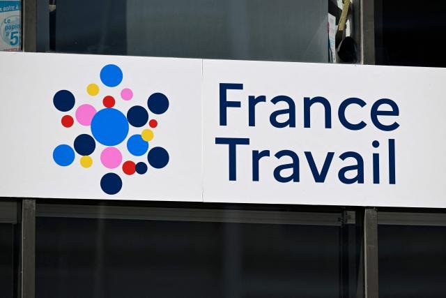 (FILES) This photograph shows a logo of France Travail, a French governmental agency which registers unemployed people, in Nancy, eastern France on May 1, 2025. The number of job seekers not currently employed (Category A) registered with France Travail fell by 1.2% in the first quarter of 2026 compared with the fourth quarter of 2025, the Ministry of Labor announced on April 28, 2026. (Photo by Jean-Christophe VERHAEGEN / AFP)