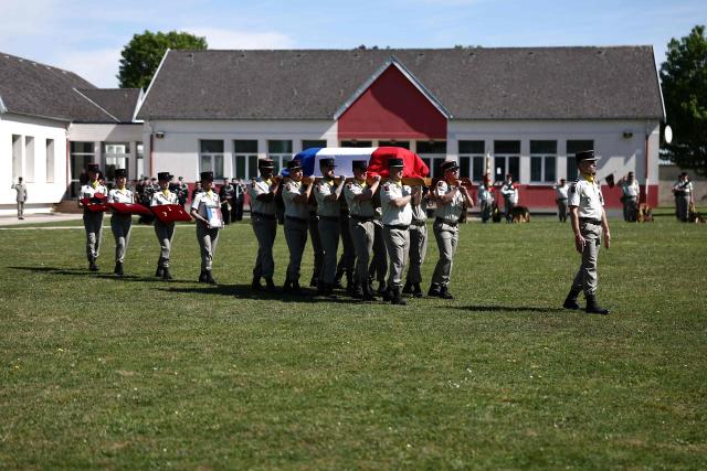 Members of the 132e Regiment d'Infanterie Cynotechnique - 132e RIC (132nd Canine Infantry Regiment) carry the coffin of French Army Staff Sergeant Anicet Girardin who died on April 22, 2026 from wounds suffered in a weekend ambush against UN peacekeepers in Lebanon, during a tribute ceremony in Suippes, eastern France on April 28, 2026. Anicet Girardin, who was posthumously promoted to sergeant, is the third French soldier to be killed since the start, on February 28, of the war waged by Israel and the United States against Iran. (Photo by Sameer AL-DOUMY / AFP)