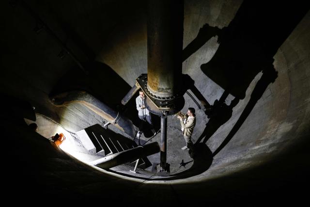 TOPSHOT - Brass musicians play music in an empty and cleaned anaerobic digester of the wastewater treatment plant "Gut Großlappen" during a press visit of the venue in Munich Freimann, Bavaria, southern Germany, on April 28, 2026. (Photo by Michaela STACHE / AFP)