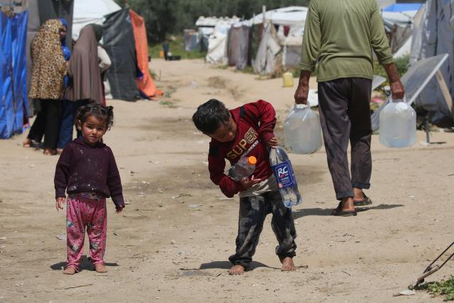 Children fetch drinking water at the Bureij camp for Palestinian refugees in the central Gaza Strip on April 28, 2026. The majority of Gaza's 2.4 million people have been displaced, often multiple times, by the war that began with Hamas's attack on southern Israel on October 7, 2023. With displaced families living in tented camps, with serious concerns raised about their living conditions. (Photo by Eyad Baba / AFP)