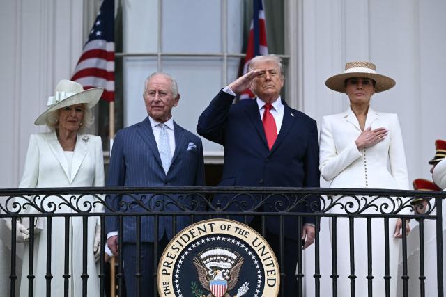 US President Donald Trump, First Lady Melania Trump, Britain's King Charles III and Queen Camilla pose on the White House balcony during an arrival ceremony on the South Lawn of the White House in Washington, DC, on April 28, 2026. (Photo by Brendan SMIALOWSKI / AFP)