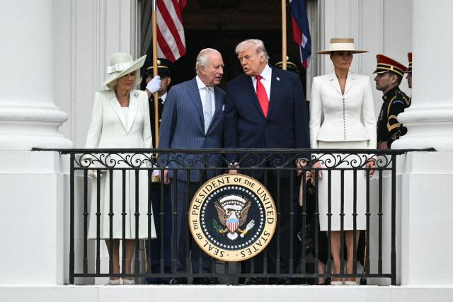 US President Donald Trump, First Lady Melania Trump, Britain's King Charles III and Queen Camilla take part in an arrival ceremony on the South Lawn of the White House in Washington, DC, on April 28, 2026. (Photo by Mandel NGAN / AFP)