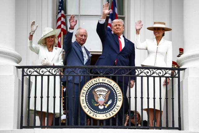 US President Donald Trump, First Lady Melania Trump, Britain's King Charles III and Queen Camilla wave to the crowd during an arrival ceremony on the South Lawn of the White House in Washington, DC, on April 28, 2026. (Photo by Henry NICHOLLS / POOL / AFP)