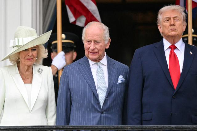 US President Donald Trump, Britain's King Charles III and Queen Camilla attend an arrival ceremony on the South Lawn of the White House in Washington, DC, on April 28, 2026. (Photo by Mandel NGAN / AFP)