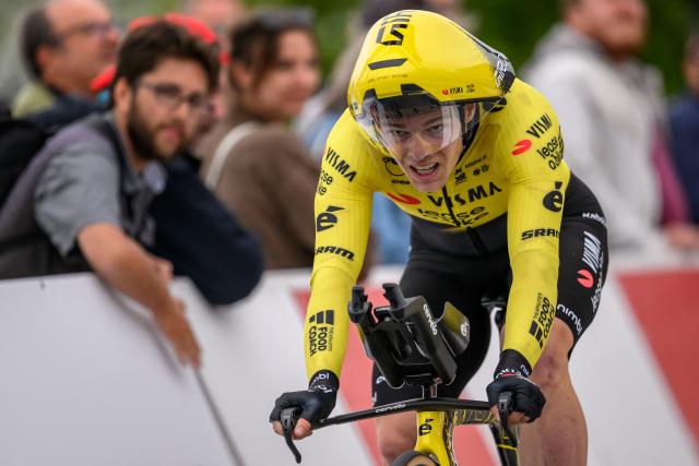 Team Visma – Lease a Bike’s French rider Axel Zingle competes in the prologue of the Tour of Romandie UCI cycling World tour, a 3.2 km time trial from Villars-sur-Glane to Villars-sur-Glane on April 28, 2026. (Photo by Fabrice COFFRINI / AFP)