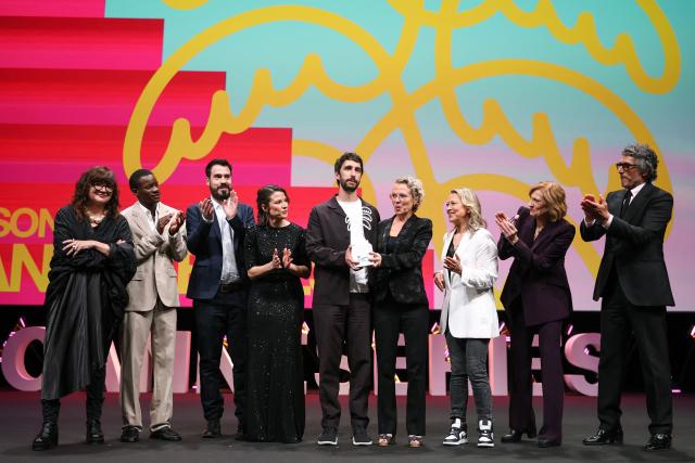 British director Tom Kingsley (C), British creator Sophie Goodhart (C-R) and British actress Nicola Walker (3rdR) of "Alice and Steve" receive the Best Series Award, presented by members of the jury Spanish film director Isabel Coixet (L), actor Mamadou Sidibe (2ndL),  French actor and director Simon Astier (3rdL), British film score composer Ruth Barrett (4thL), US film director Lesli Linka Glatter (2ndR) and French actor Vincent Elbaz (R) during the closing ceremony of the 9th edition of the Cannes International Series Festival (Canneseries) in Cannes, southern France, on April 28, 2026. (Photo by Valery HACHE / AFP)