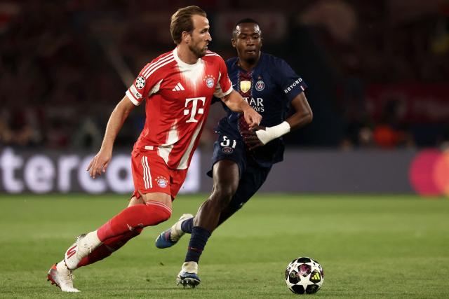 Bayern Munich's English forward #09 Harry Kane fights for the ball with Paris Saint-Germain's Ecuadoran defender #51 Willian Pacho during the UEFA Champions League semi-final first leg football match between Paris Saint-Germain (PSG) and Bayern Munich at the Parc des Princes in Paris on April 28, 2026. (Photo by FRANCK FIFE / AFP)
