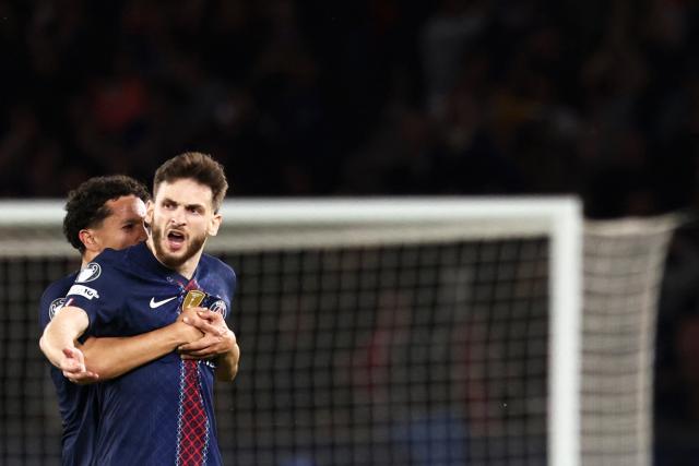 Paris Saint-Germain's Georgian forward #07 Khvicha Kvaratskhelia (R) celebrates with Paris Saint-Germain's Brazilian defender #05 Marquinhos after scoring his team first goal during the UEFA Champions League semi-final first leg football match between Paris Saint-Germain (PSG) and Bayern Munich at the Parc des Princes in Paris on April 28, 2026. (Photo by FRANCK FIFE / AFP)