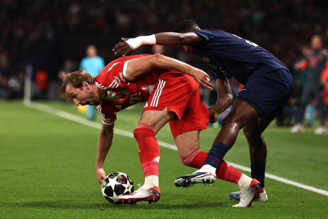 Bayern Munich's English forward #09 Harry Kane fights for the ball with Paris Saint-Germain's Ecuadorian defender #51 Willian Pacho during the UEFA Champions League semi-final first leg football match between Paris Saint-Germain (PSG) and Bayern Munich at the Parc des Princes in Paris on April 28, 2026. (Photo by FRANCK FIFE / AFP)