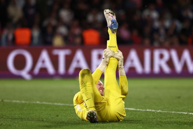 Paris Saint-Germain's Russian goalkeeper #39 Matvey Safonov holds his calf during the UEFA Champions League semi-final first leg football match between Paris Saint-Germain (PSG) and Bayern Munich at the Parc des Princes in Paris on April 28, 2026. (Photo by FRANCK FIFE / AFP)
