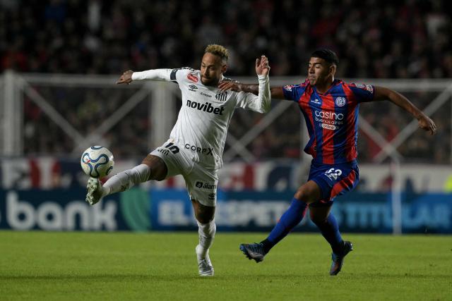 Santos' forward #10 Neymar (L) and San Lorenzo's defender #32 Ezequiel Herrera fight for the ball during the Copa Sudamericana group stage football match between Argentina's San Lorenzo and Brazil's Santos at the Pedro Bidegain stadium in Buenos Aires on April 28, 2026. (Photo by JUAN MABROMATA / AFP)