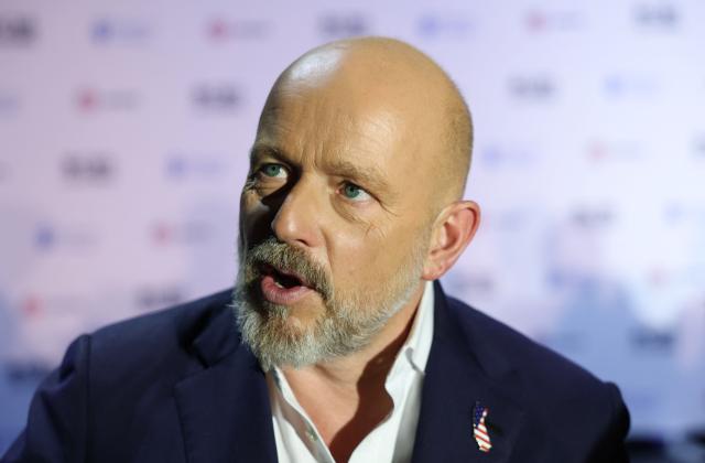 Republican candidate and political commentator Steve Hilton speaks to journalists after a California gubernatorial debate at Bridges Auditorium on the campus of Pomona College in Claremont, California, on April 28, 2026. The eight candidates for California governor are participating in the second televised debate, ahead of the June 2, 2026 primary elections. (Photo by Patrick T. Fallon / AFP)