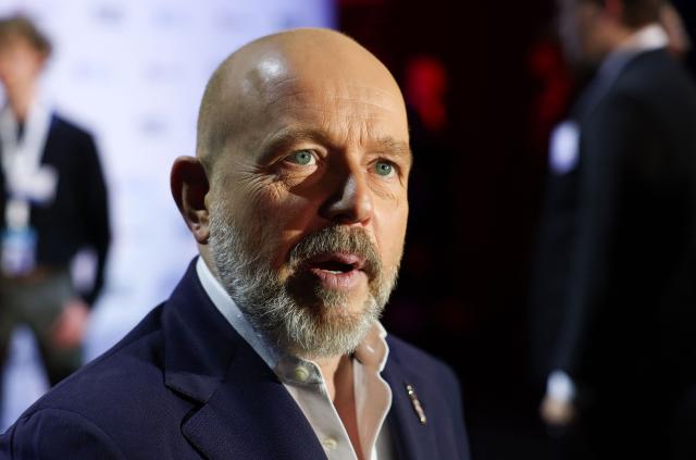 Republican candidate and political commentator Steve Hilton speaks to journalists after a California gubernatorial debate at Bridges Auditorium on the campus of Pomona College in Claremont, California, on April 28, 2026. The eight candidates for California governor are participating in the second televised debate, ahead of the June 2, 2026 primary elections. (Photo by Patrick T. Fallon / AFP)