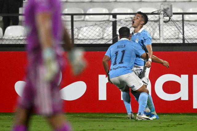 Sporting Cristal's Argentine forward #07 Santiago Gonzalez (R) celebrates scoring his team's first goal during the Copa Libertadores group stage football match between Peru's Sporting Cristal and Colombia's Junior at the Alejandro Villanueva stadium in Lima on April 28, 2026. (Photo by ERNESTO BENAVIDES / AFP)