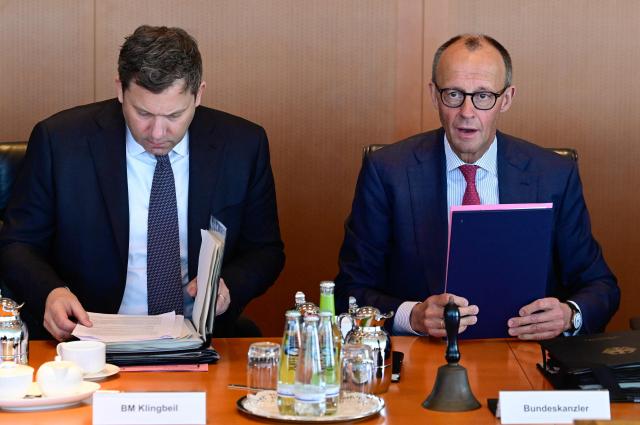German Finance Minister and Vice Chancellor Lars Klingbeil (L) and Germany's Chancellor Friedrich Merz get ready for the weekly cabinet meeting at the Chancellery in Berlin on April 29, 2026. (Photo by John MACDOUGALL / AFP)