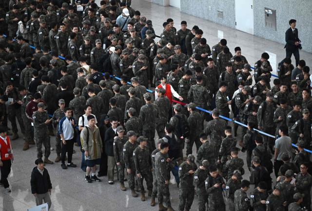South Korean soldiers wait in line to attend the annual job fair for soldiers scheduled for discharge, hosted by the South Korean Defence Ministry, at KINTEX exhibition hall in Goyang on April 29, 2026. (Photo by Jung Yeon-je / AFP)