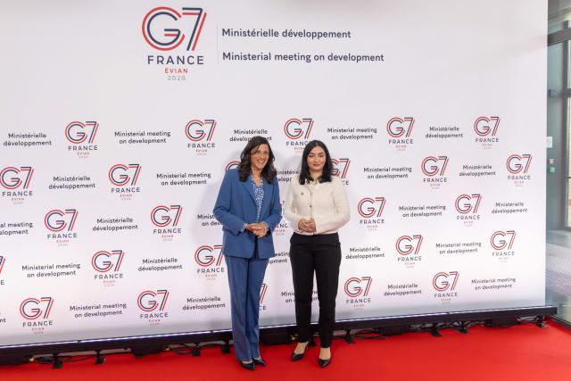 French Minister Delegate for Francophonie Eleonore Caroit welcomes German Development Minister Reem Alabali Radovan (R) during a G7 Environment Ministers' meeting in Paris on April 29, 2026. The G7 Development Ministers’ Meeting takes place on 29 and 30 April 2026 in Paris. (Photo by Christophe PETIT TESSON / POOL / AFP)