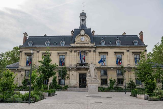 This photograph shows the town hall of Saint-Ouen, a northern suburb of Paris on April 29, 2026. In Saint-Ouen (Seine-Saint-Denis), a showdown is pitting the halal fast-food chain Master Poulet, specialised in low-cost halal grilled chicken, against the Socialist mayor Karim Bouamrane, amid mutual accusations of gentrifying the city and promoting "junk food". (Photo by Martin LELIEVRE / AFP)