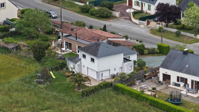 This aerial picture shows a view of the house (C) of missing 31-year-old mother Manon Relandeau, in Saint-Etienne-de-Montluc, western France, on April 29, 2026. The gendarmerie reported an “escalation” in the resources deployed to locate Manon Relandeau, a young mother from the Nantes area who may have been killed, following the arrest of her partner in Algeria. Since April 27, 2026, drones from the IRCGN (National Gendarmerie Criminal Research Institute) have been deployed, a gendarmerie Captain said at a press conference. (Photo by Damien MEYER / AFP)