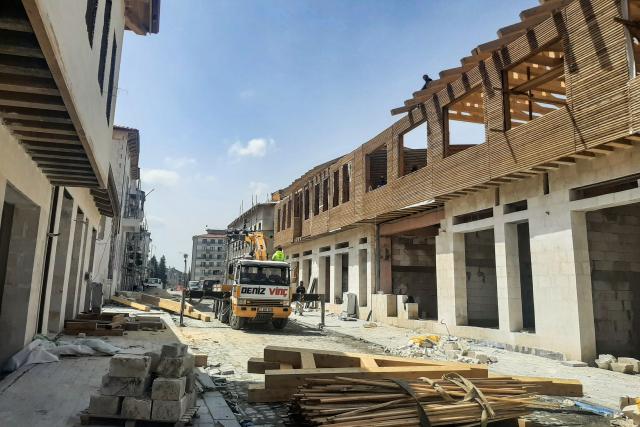 This photograph shows the reconstruction efforts in the Kurtulus Street, located in the old town of Antakya on April 1, 2026, over three years after the earthquake that devastated southeastern Turkey, including Antakya, on February 6, 2023. Nothing is "as it was before" the earthquake that devastated the ancient city and southern Turkey in February 2023, killing at least 53,000 people : Three years after the disaster, residents are denouncing opaque reconstruction plans that threaten to empty the old town and jeopardise its multicultural identity. Once bustling, adjacent to working-class neighbourhoods as well as Muslim, Christian and Jewish places of worship, Kurtulus Avenue is now a vast construction site where listed historic buildings are being hastily rebuilt, with support from the European Union. The old town of Antakya was home to more than 13,000 residents before the earthquake, but virtually no homes will remain, according to the controversial new urban development plan. (Photo by Burcin GERCEK / AFP) / TO GO WITH AFP STORY BY BURC?N GERCEK