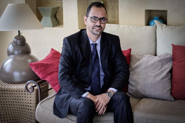 Mohamed Elmaouloud Ramadane, spokesman for the Tuareg separatists of the Azawad Liberation Front (FLA) poses during a photo session in Paris on April 29, 2026. Islamist insurgents and Tuareg separatists launched large-scale attacks destabilising the west African country at the weekend. "The regime will fall, sooner or later," Ramadane told AFP during a visit to Paris, adding that the rebels intend to take control of Gao, Timbuktu and Menaka following the capture of the key northern town of Kidal (Photo by STEPHANE DE SAKUTIN / AFP)