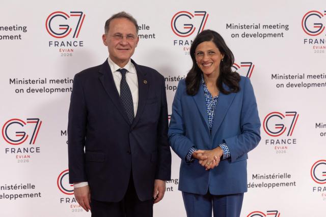 France's Minister Delegate for Francophonie Eleonore Caroit (R) welcomes Italy's Vice-Minister of Foreign Affairs Edmondo Cirielli (L) during a G7 Environment Ministers' meeting in Paris on April 29, 2026. The G7 Development Ministers’ Meeting takes place on 29 and 30 April 2026 in Paris. (Photo by Christophe PETIT TESSON / POOL / AFP)