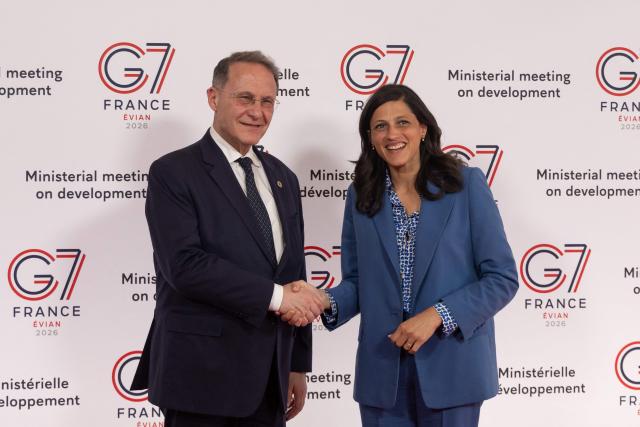 France's Minister Delegate for Francophonie Eleonore Caroit (R) welcomes Italy's Vice-Minister of Foreign Affairs Edmondo Cirielli (L) during a G7 Environment Ministers' meeting in Paris on April 29, 2026. The G7 Development Ministers’ Meeting takes place on 29 and 30 April 2026 in Paris. (Photo by Christophe PETIT TESSON / POOL / AFP)