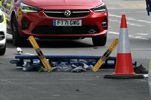 Items are pictured strewn in the road inside a Police cordon on Golders Green Road, in the Golders Green neighbourhood of north London, on April 29, 2026, after two people were stabbed, and a suspect arrested. Two people were stabbed on April 29 in north London, Jewish groups said, following a series of arson attacks targeting Jewish sites in the area. A man was arrested after he was seen running with a knife "attempting to stab Jewish members of the public", the Shomrim Jewish neighbourhood watch said on social media. (Photo by JUSTIN TALLIS / AFP)