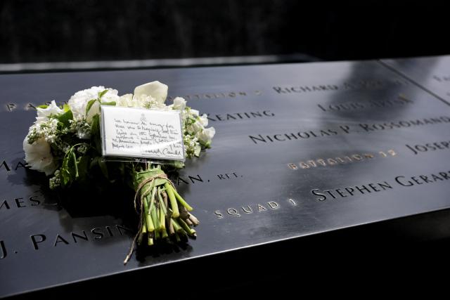 A bouquet of flowers with a note from Britain’s King Charles and Queen Camilla lies at the 9/11 Memorial, during their state visit to the United States, in New York City on April 29, 2026. (Photo by Jeenah Moon / POOL / AFP)