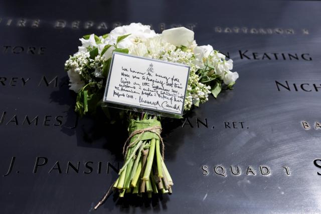 A bouquet of flowers with a note from Britain’s King Charles and Queen Camilla lies at the 9/11 Memorial, during their state visit to the United States, in New York City on April 29, 2026. (Photo by Jeenah Moon / POOL / AFP)